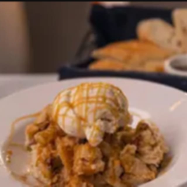 Bread Pudding Con Gelato.